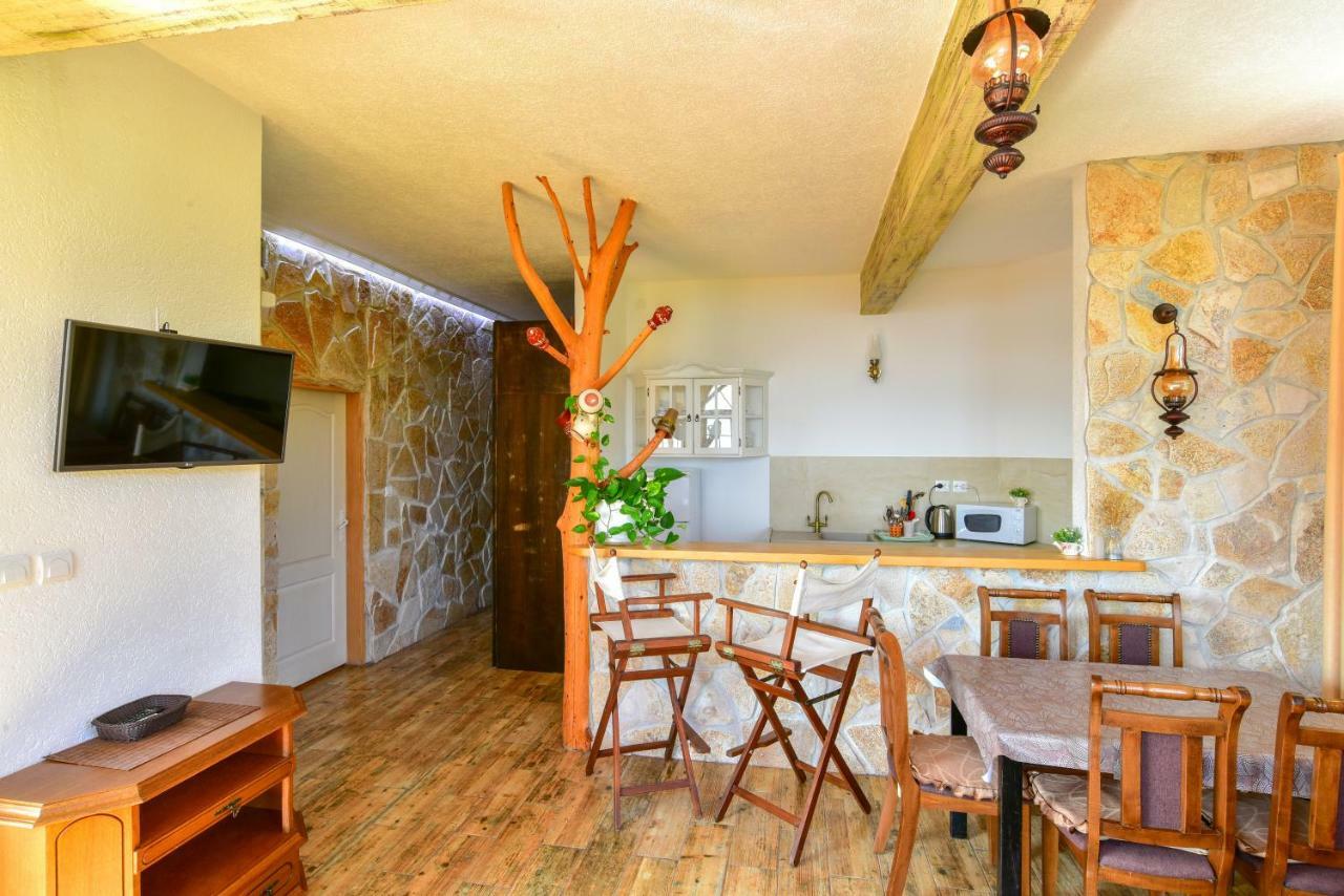 Pataki Guesthouse Petrovac Exteriör bild