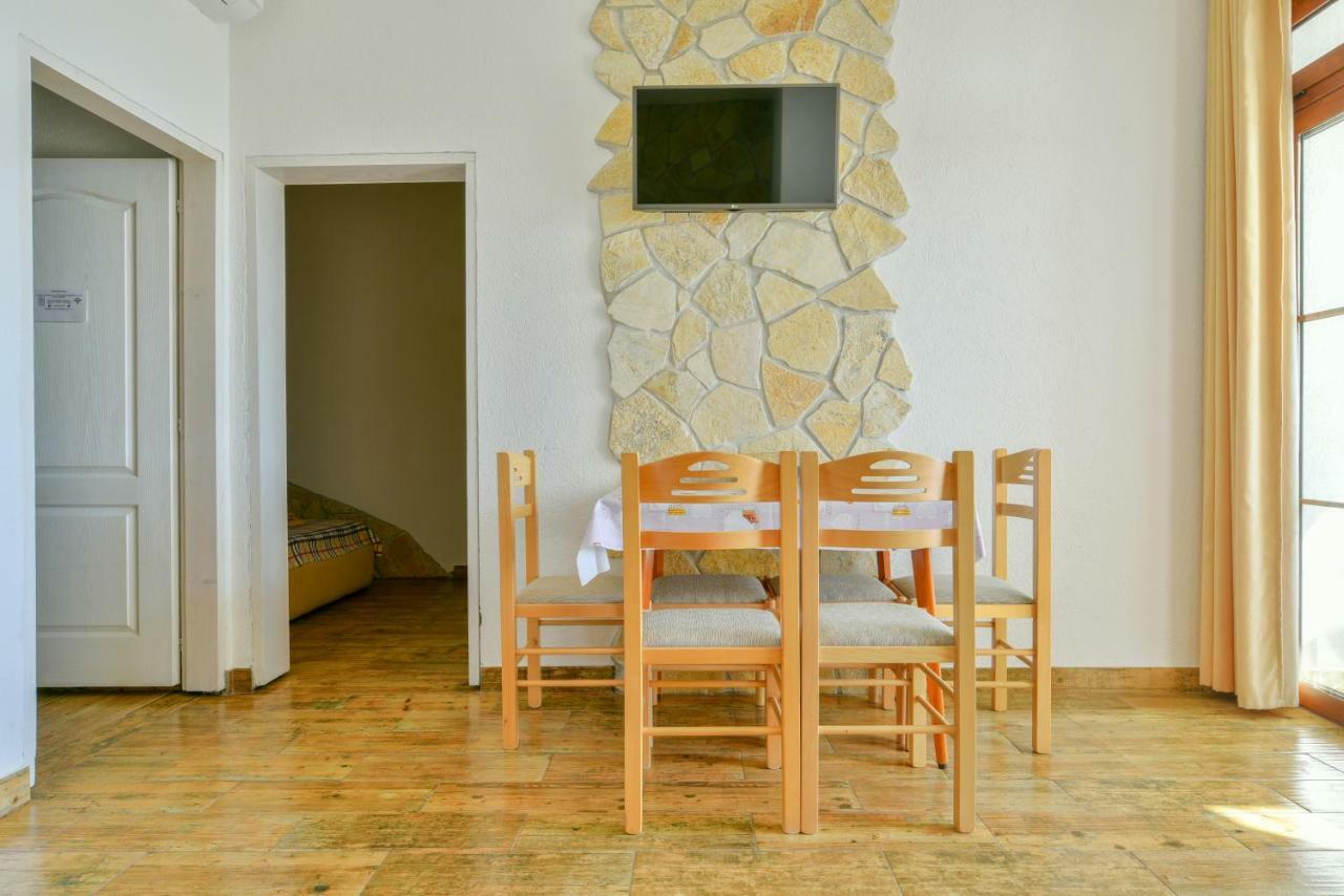 Pataki Guesthouse Petrovac Exteriör bild