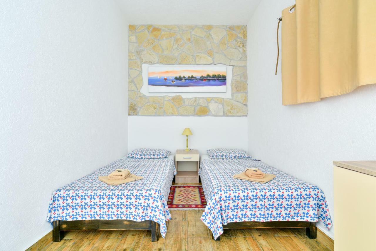 Pataki Guesthouse Petrovac Exteriör bild