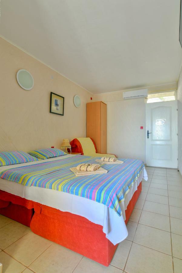 Pataki Guesthouse Petrovac Exteriör bild