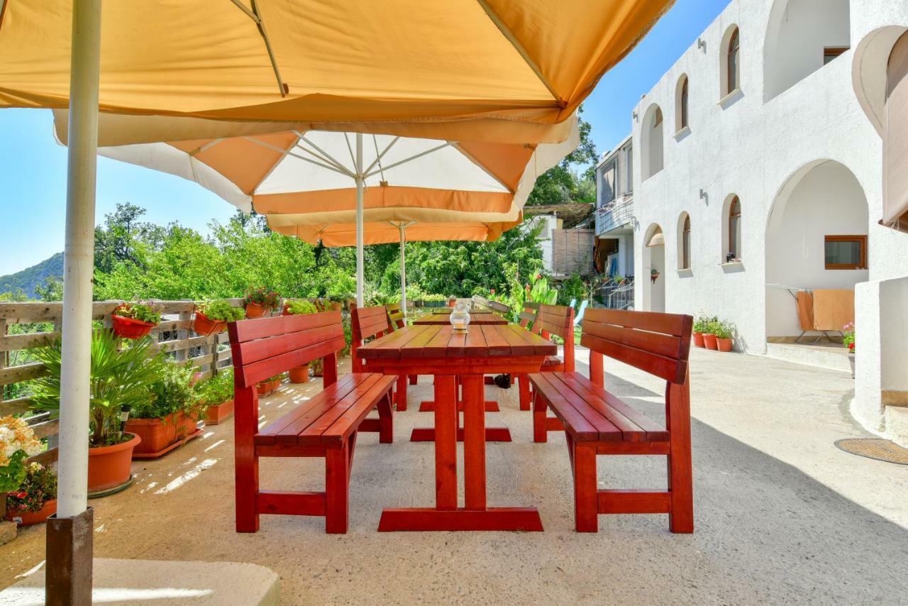 Pataki Guesthouse Petrovac Exteriör bild