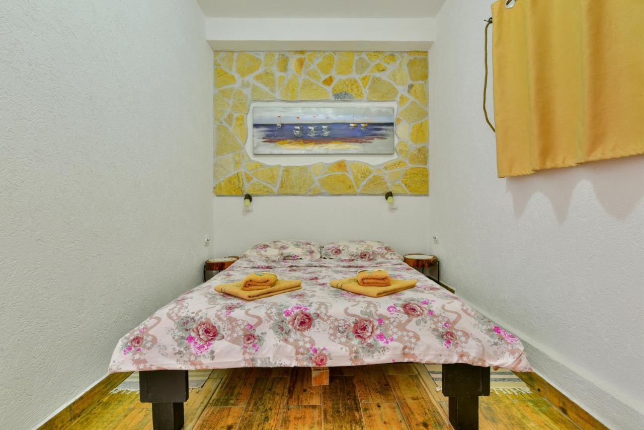Pataki Guesthouse Petrovac Exteriör bild
