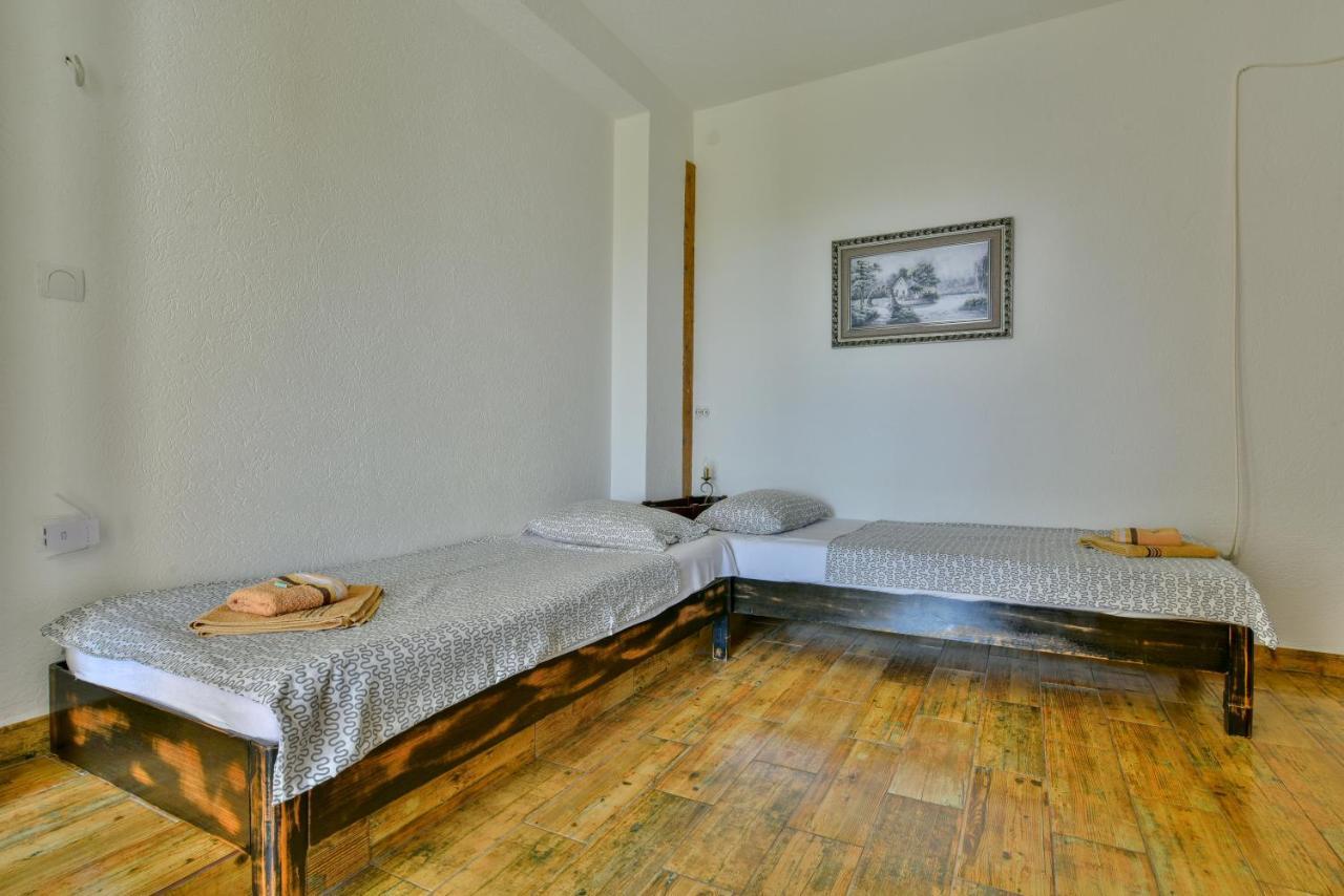 Pataki Guesthouse Petrovac Rum bild