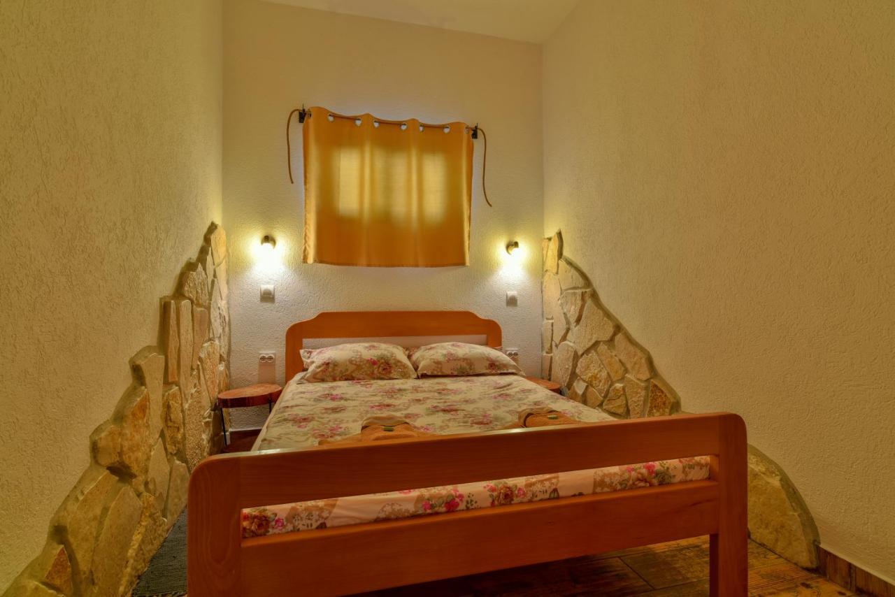 Pataki Guesthouse Petrovac Exteriör bild